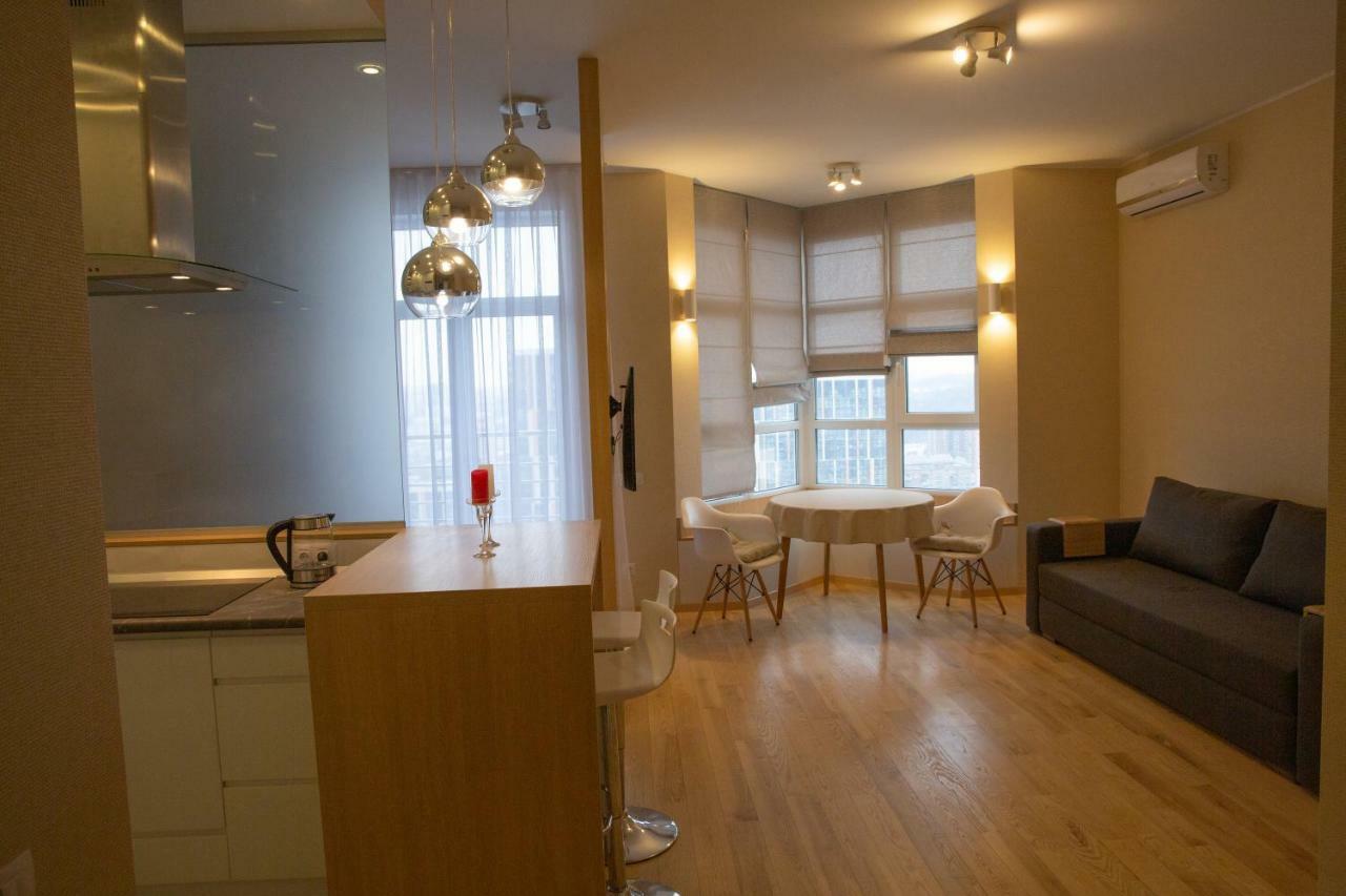 Comfortable Apartments French Quarter Акумулятори Світло Інтернет Завжди キエフ エクステリア 写真
